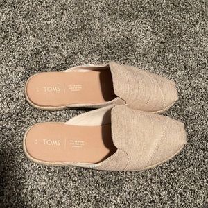 Toms Slip ons. Like new!